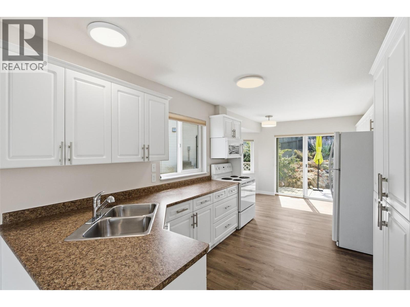 913 GREYSTONE Crescent - Image 29