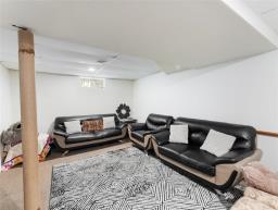 26 Corton Place, Winnipeg, MB R2N1W6 Photo 25