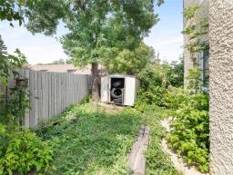 26 Corton Place, Winnipeg, MB R2N1W6 Photo 34