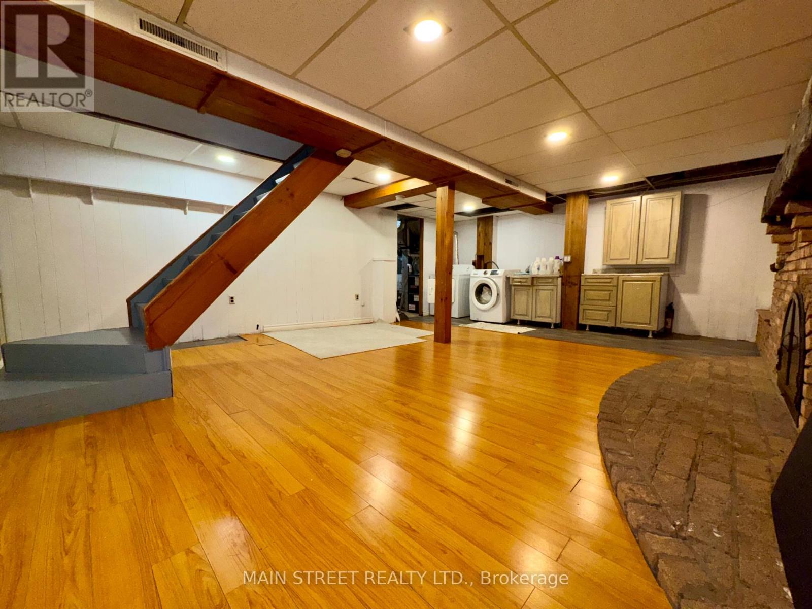 233 THOMS CRESCENT - 30