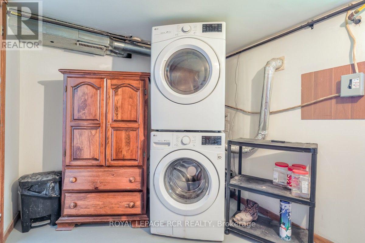 11 JACKSONS POINT AVENUE - 23