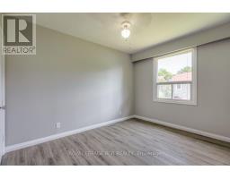 11 Jacksons Point Avenue, Georgina, ON L0E1L0 Photo 9