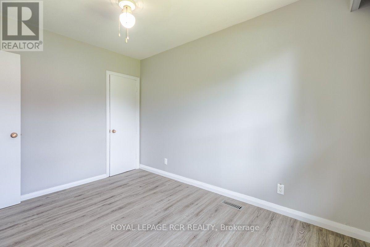 11 JACKSONS POINT AVENUE - 8
