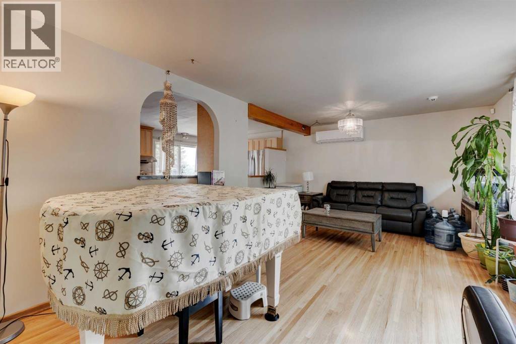212 Hendon Drive NW, Calgary — photo 3