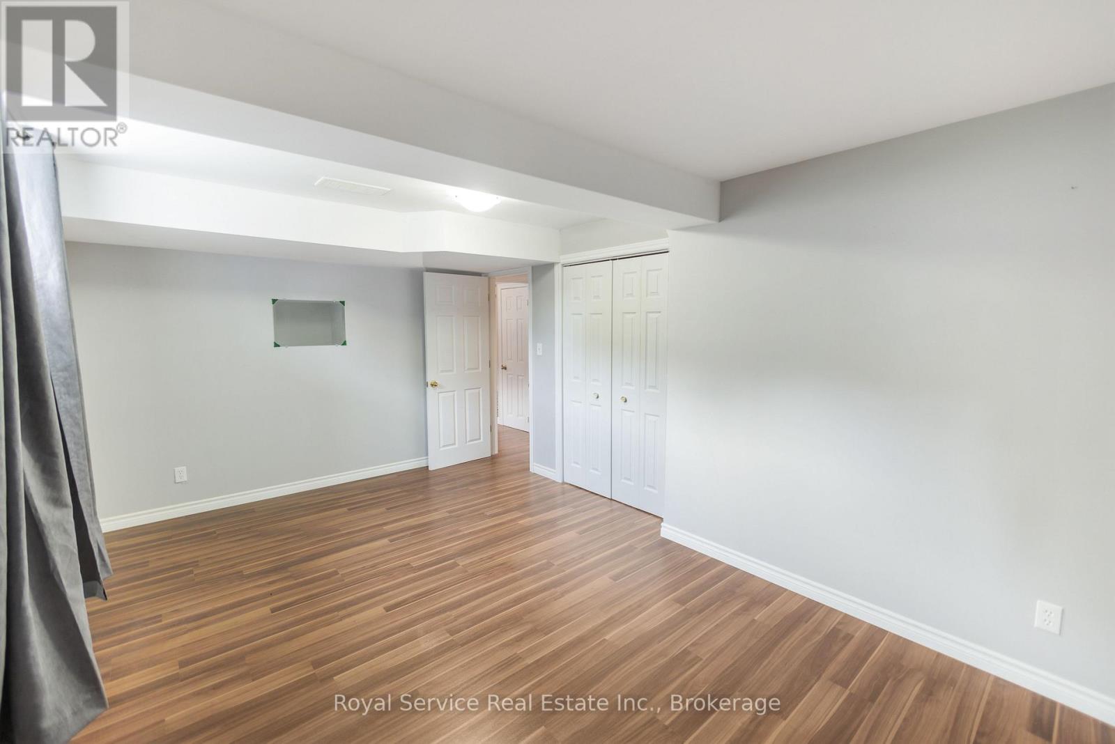 10 JANE'S COURT - Image 37