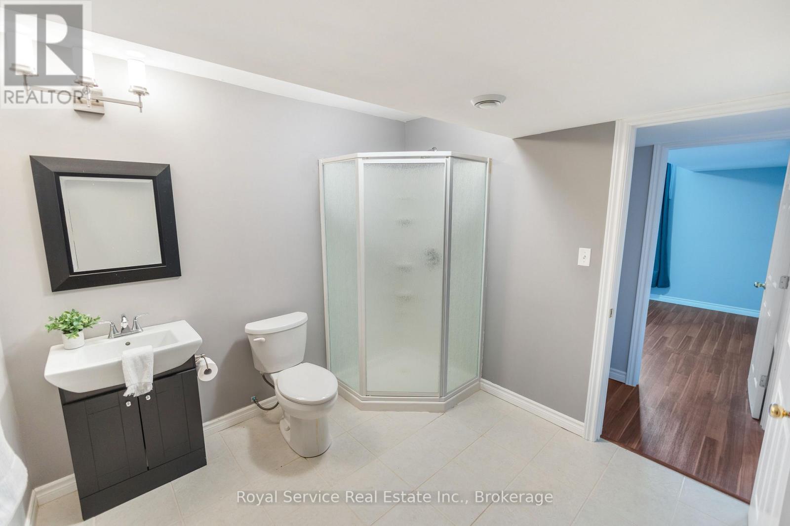 10 JANE'S COURT - Image 38