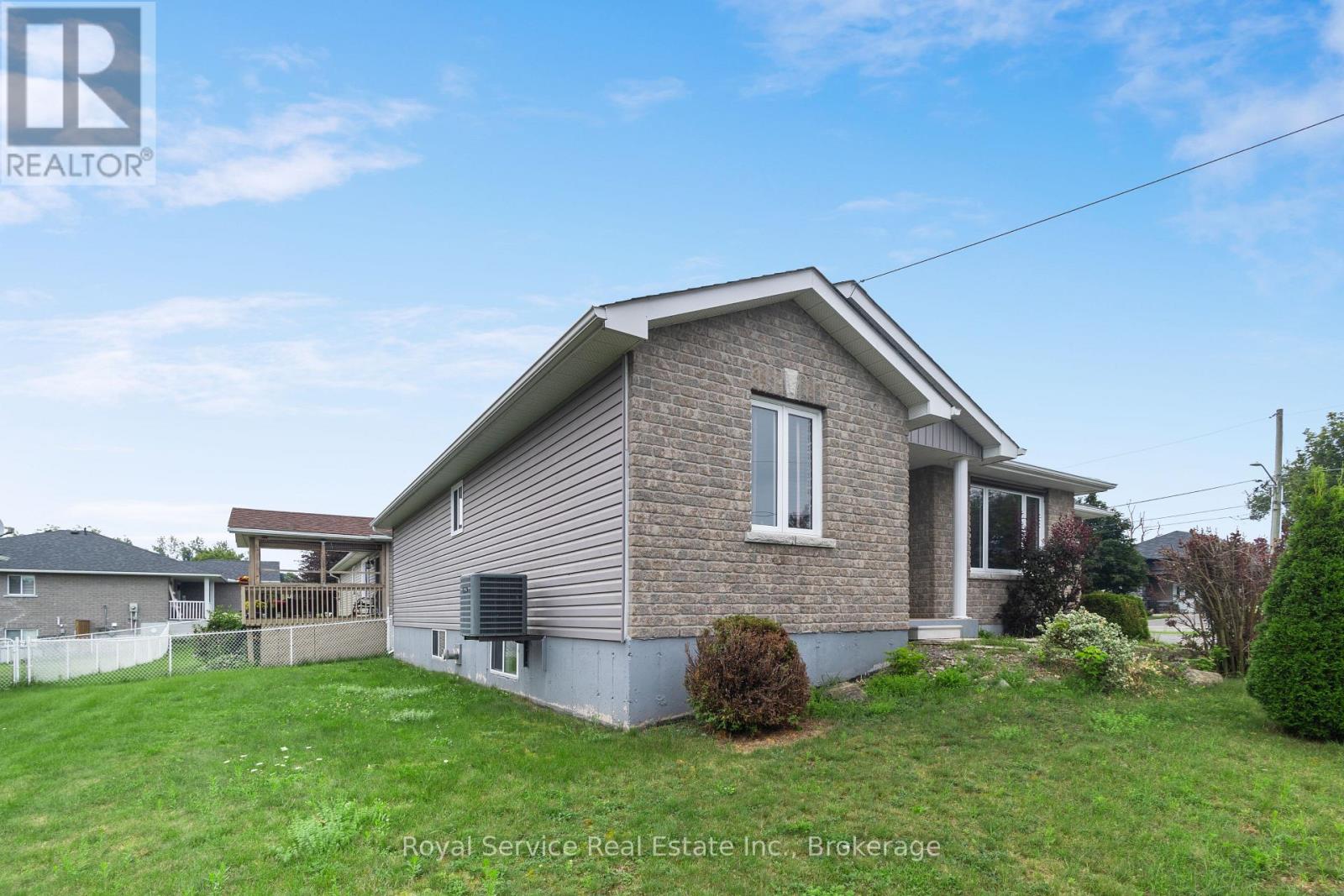10 JANE'S COURT - Image 8