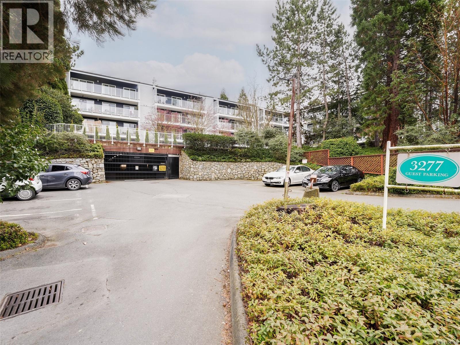 #102 3277 Quadra St - 22