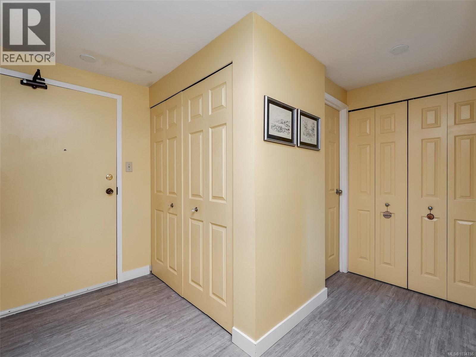 #102 3277 Quadra St - 15