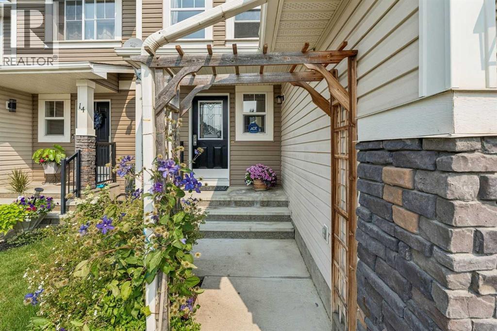 16 Cranberry Green SE, Cranston, Calgary photo 4