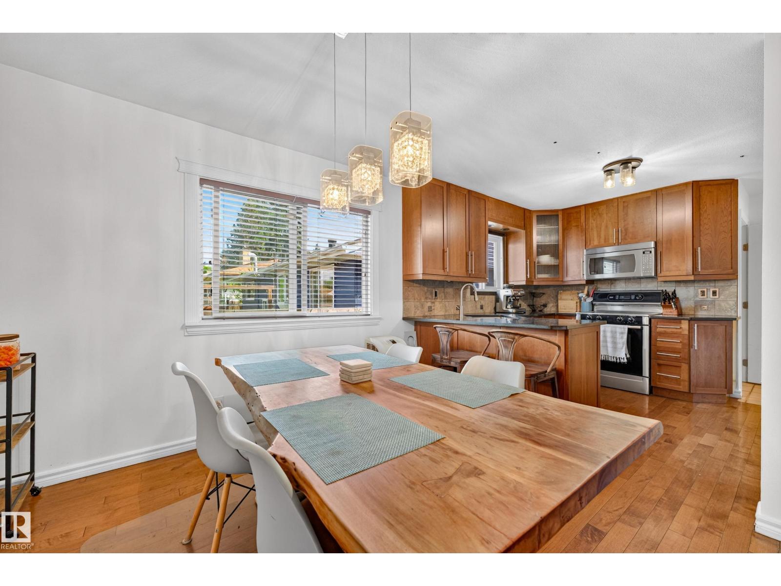 14804 95 AV NW - 18