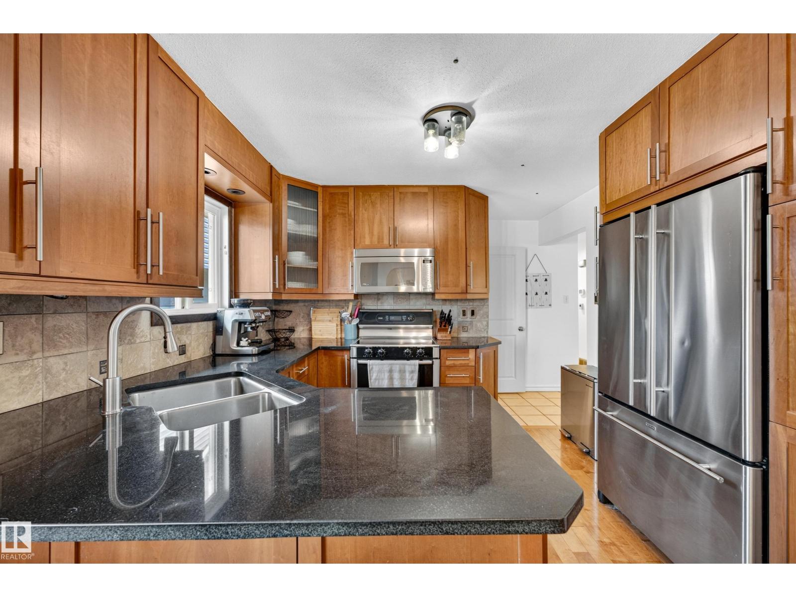 14804 95 AV NW - 20