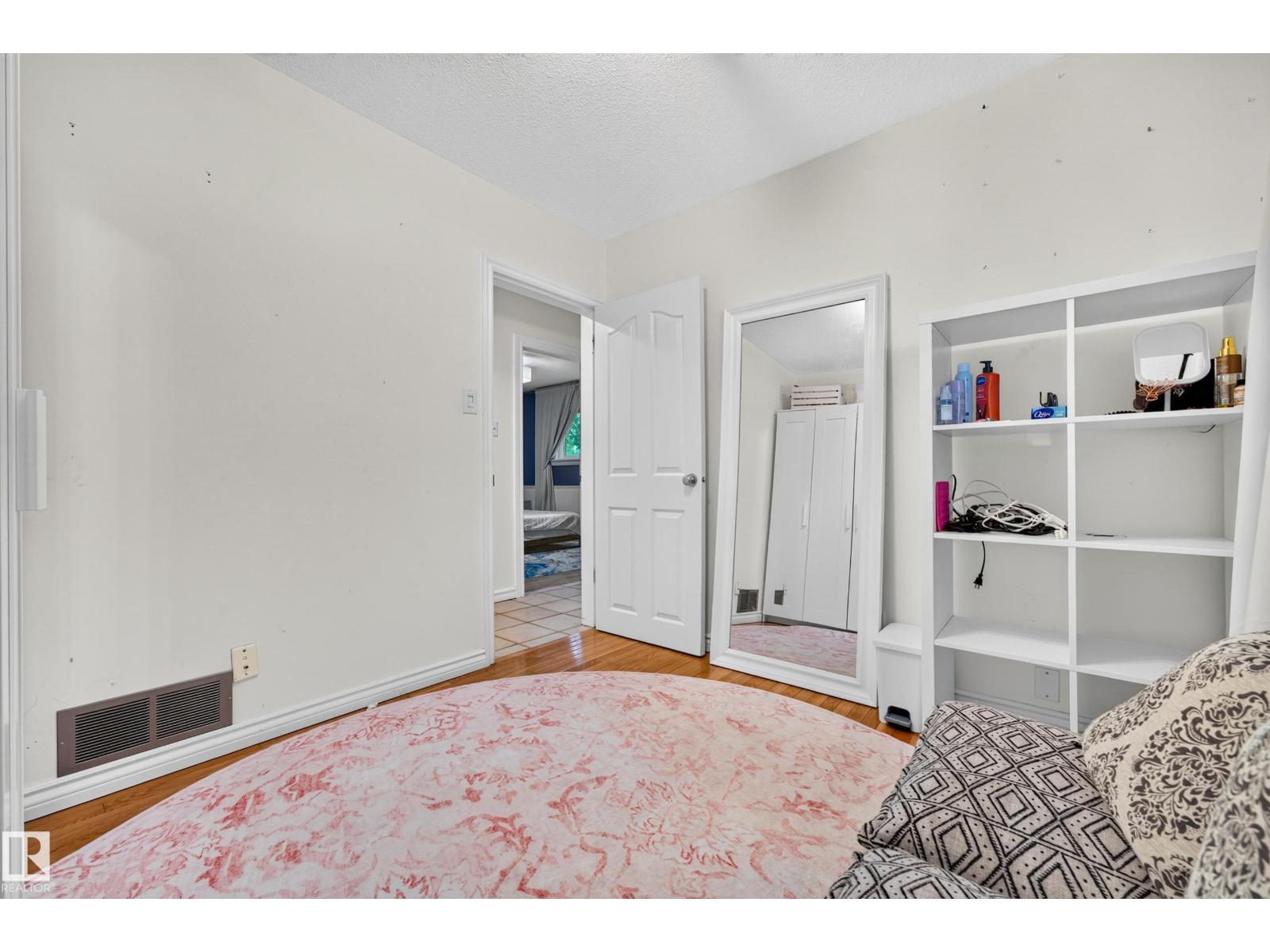 14804 95 AV NW - 27