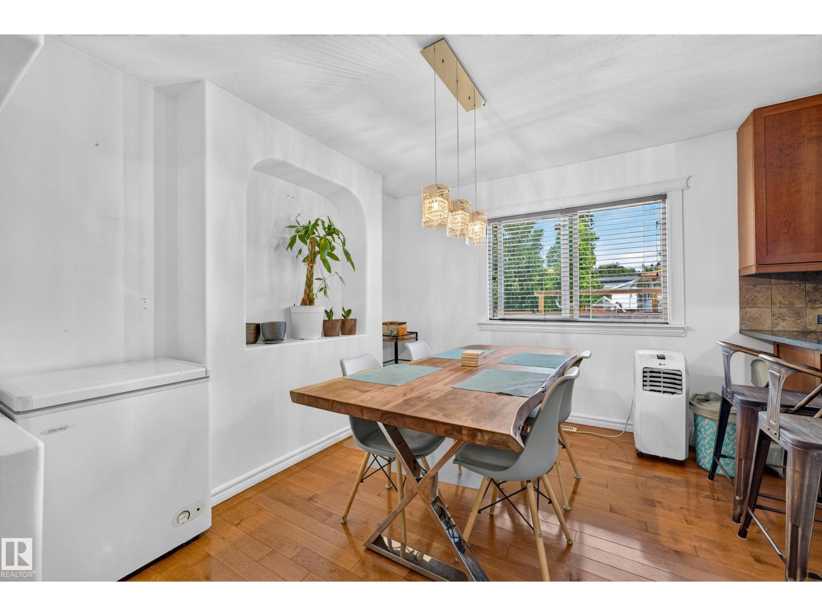 14804 95 AV NW - 16