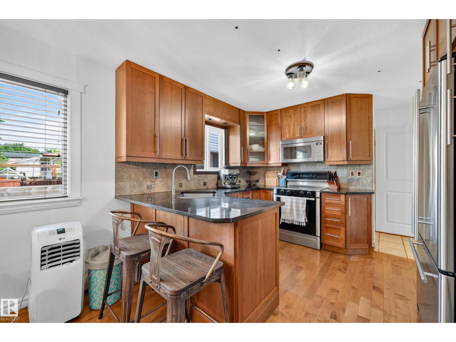 14804 95 AV NW - 19