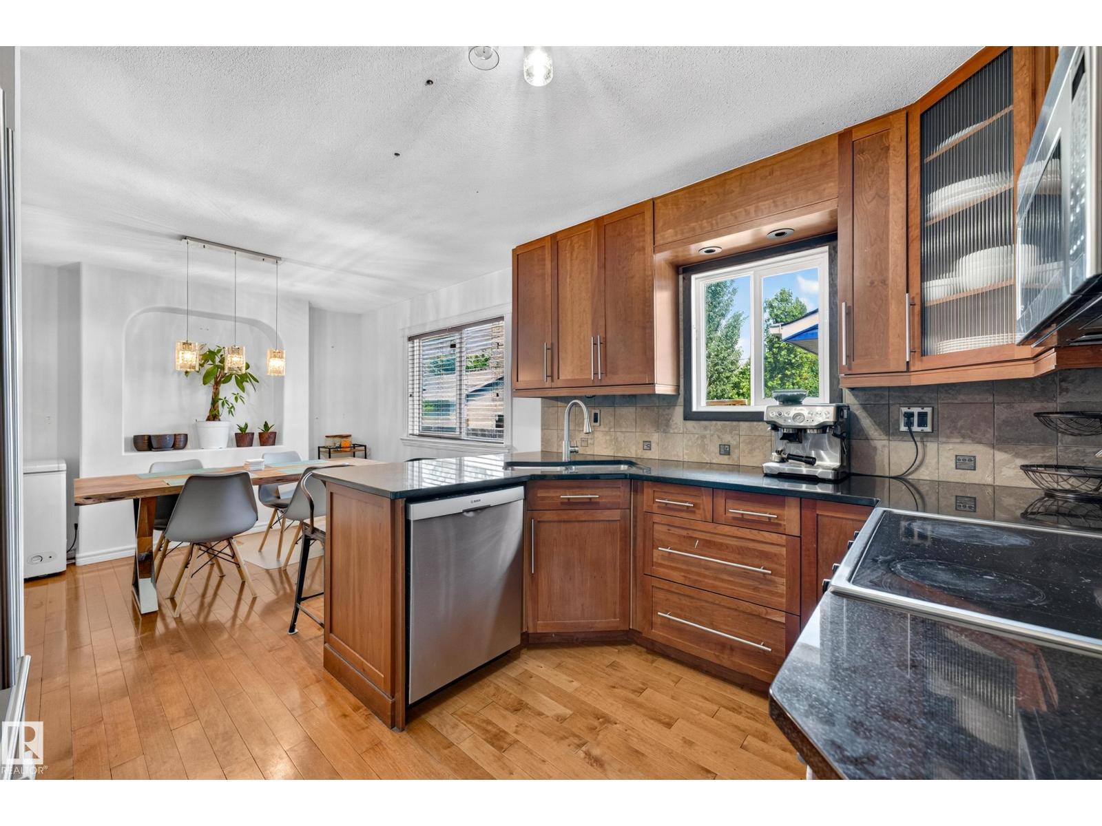 14804 95 AV NW - 21