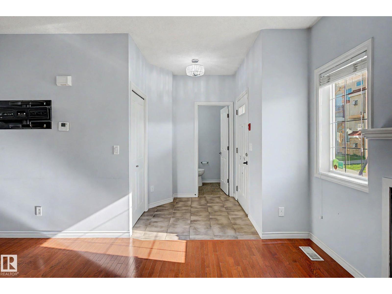 #47 13825 155 AV NW, Carlton, Edmonton photo 2