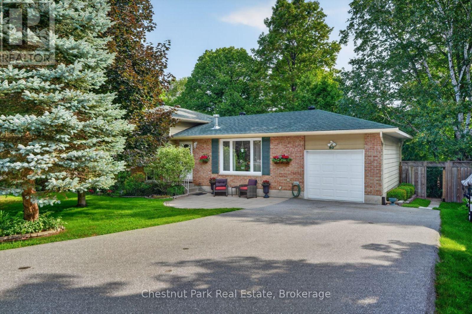 80 HUBBEL CRESCENT - 2