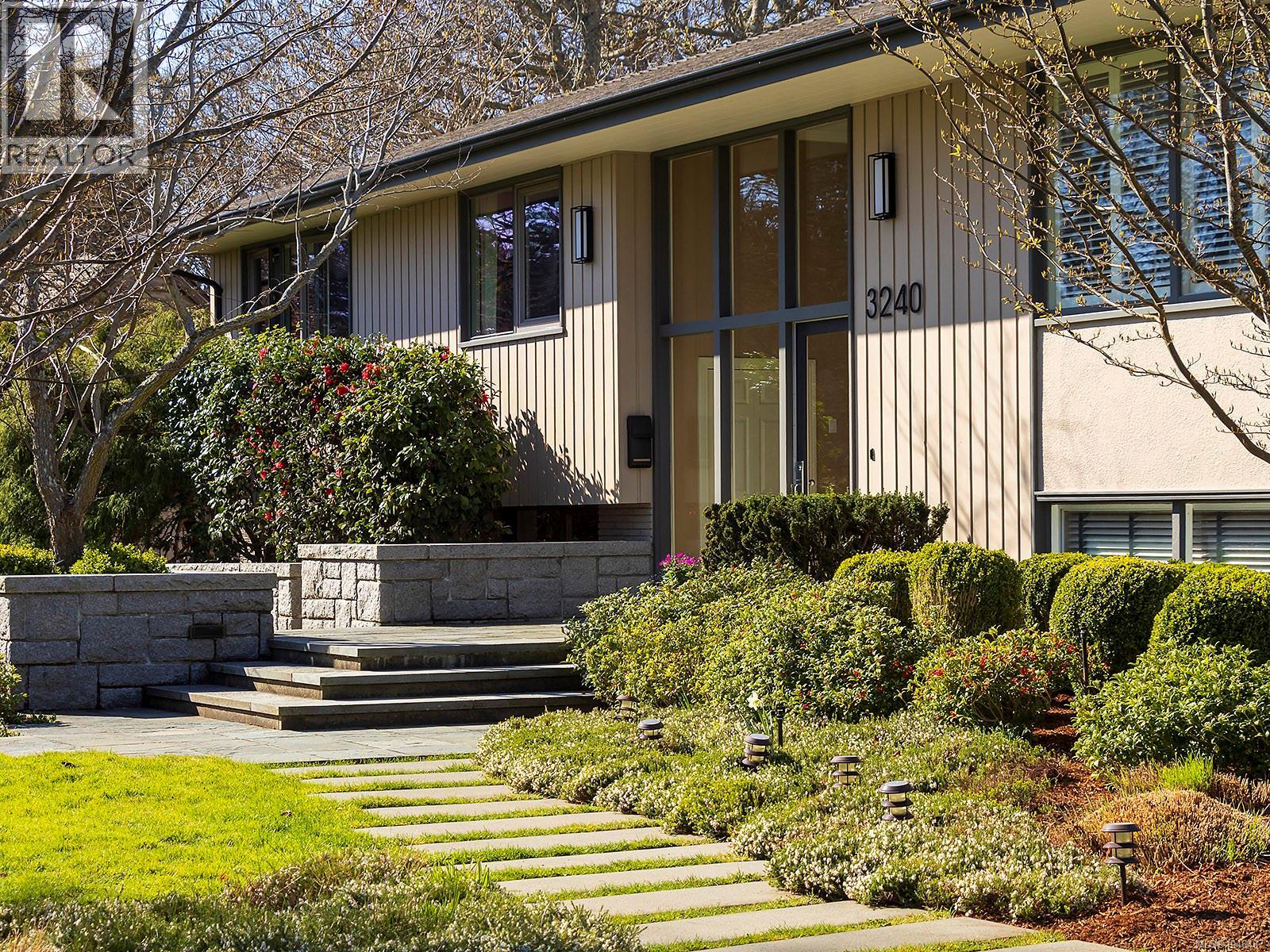 3240 Beach Dr - 5