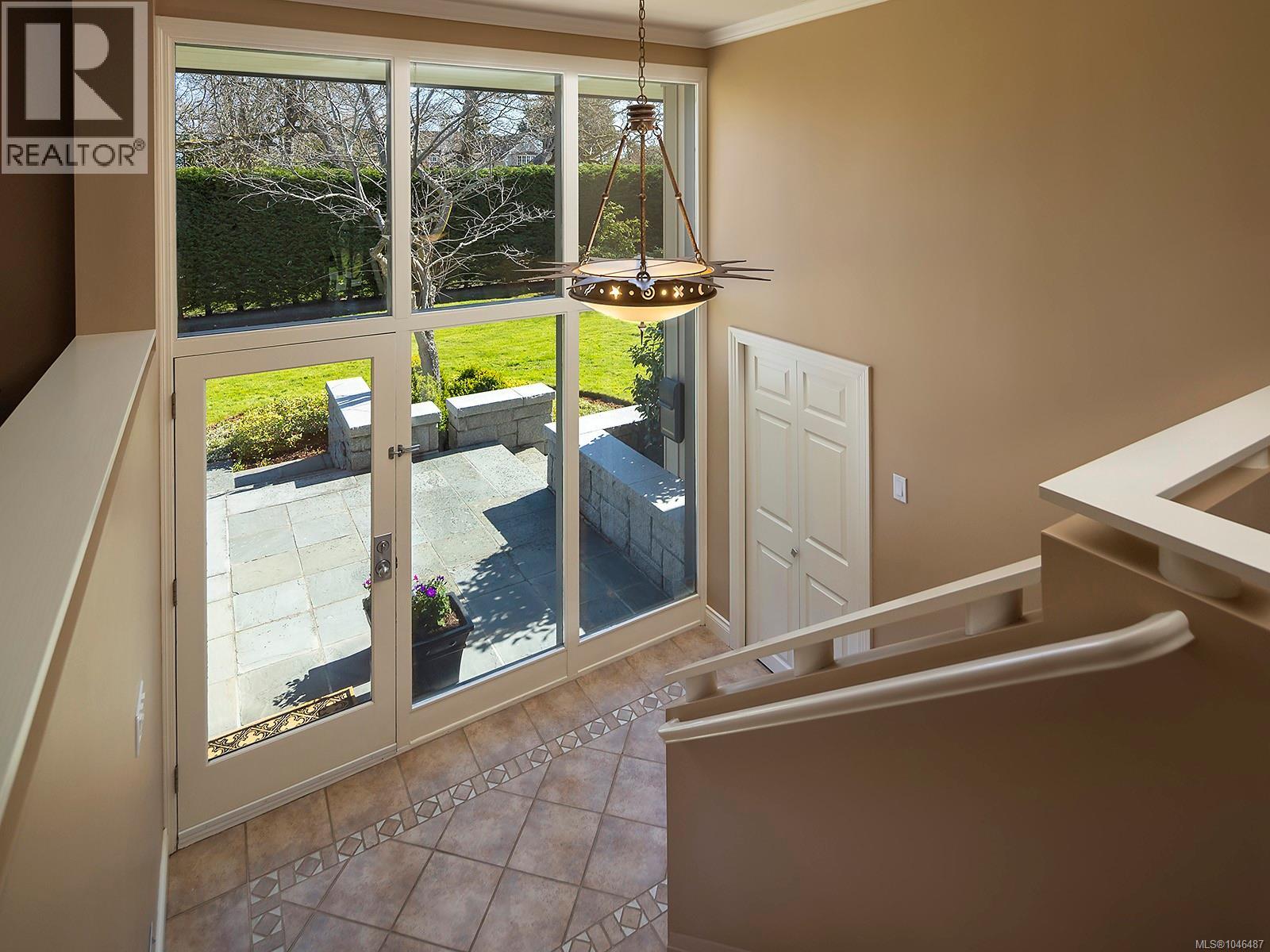 3240 Beach Dr - 6