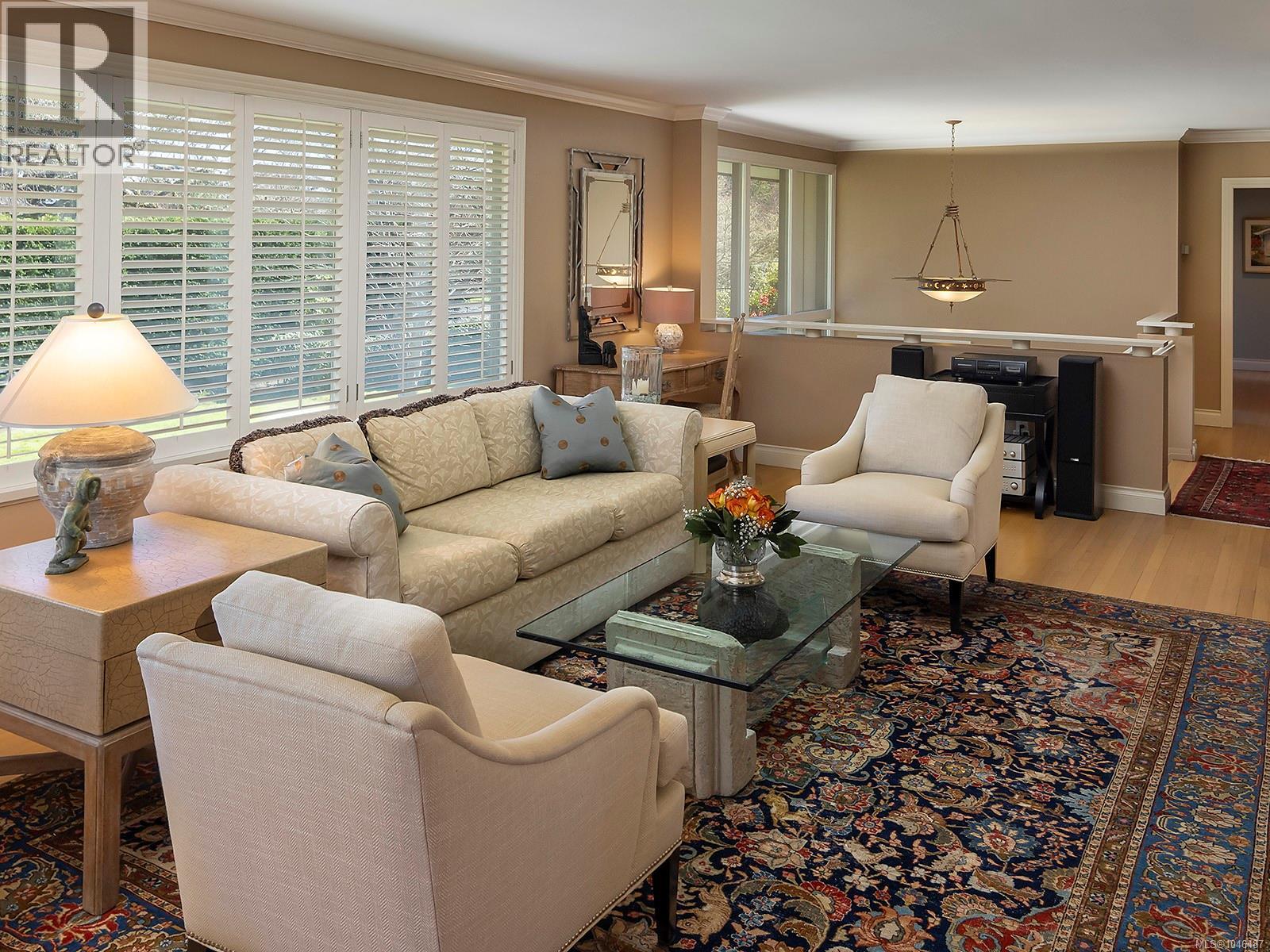 3240 Beach Dr - 8