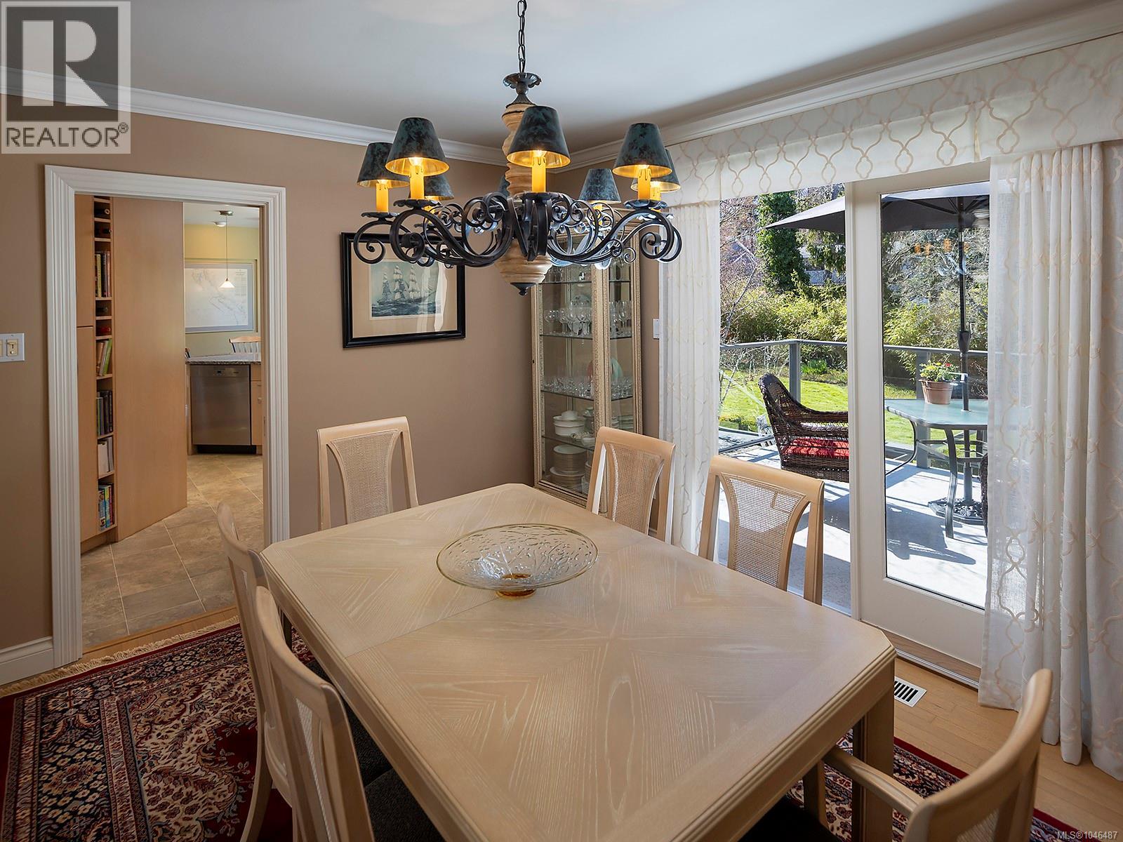 3240 Beach Dr - 12