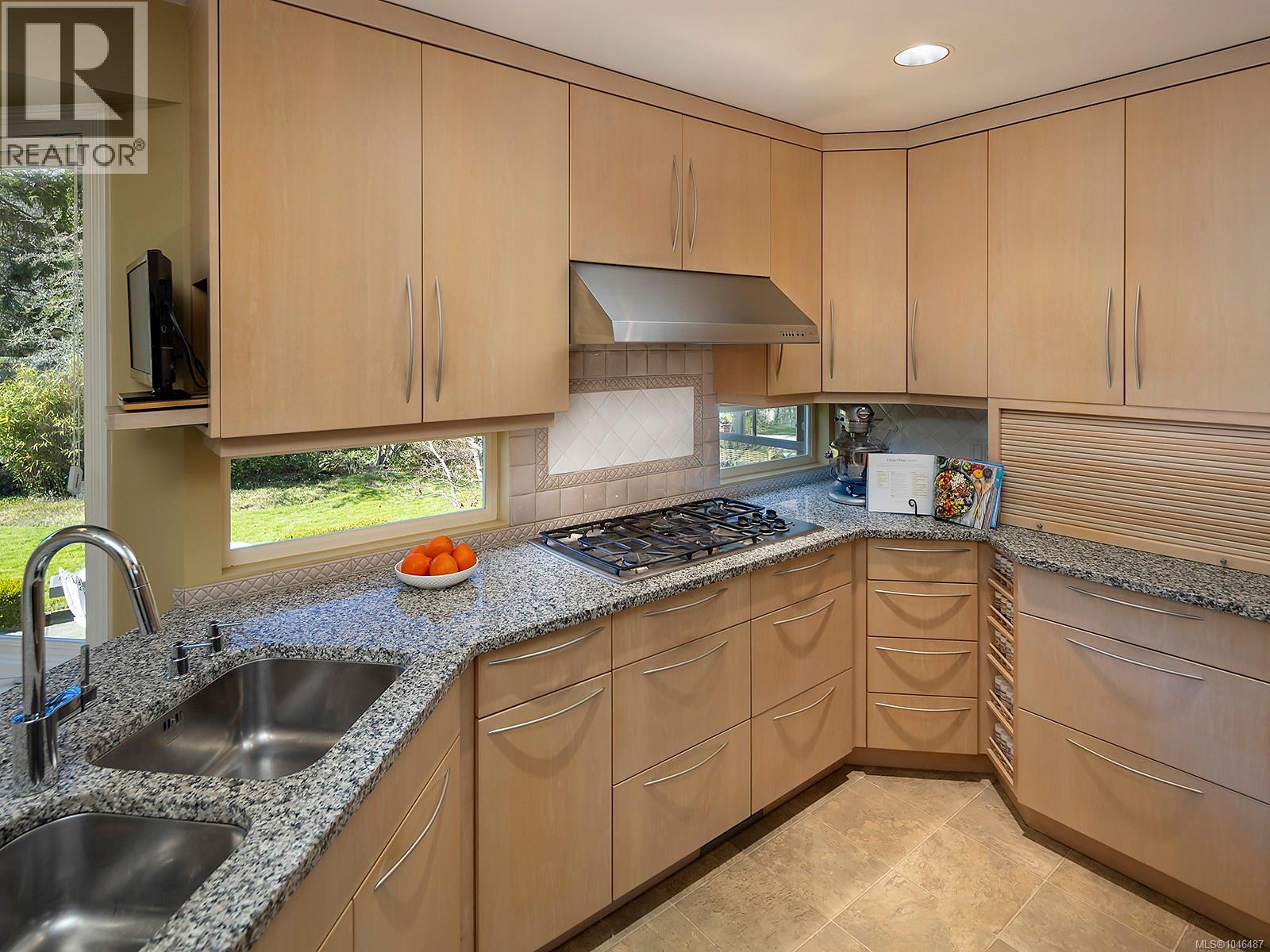 3240 Beach Dr - 15