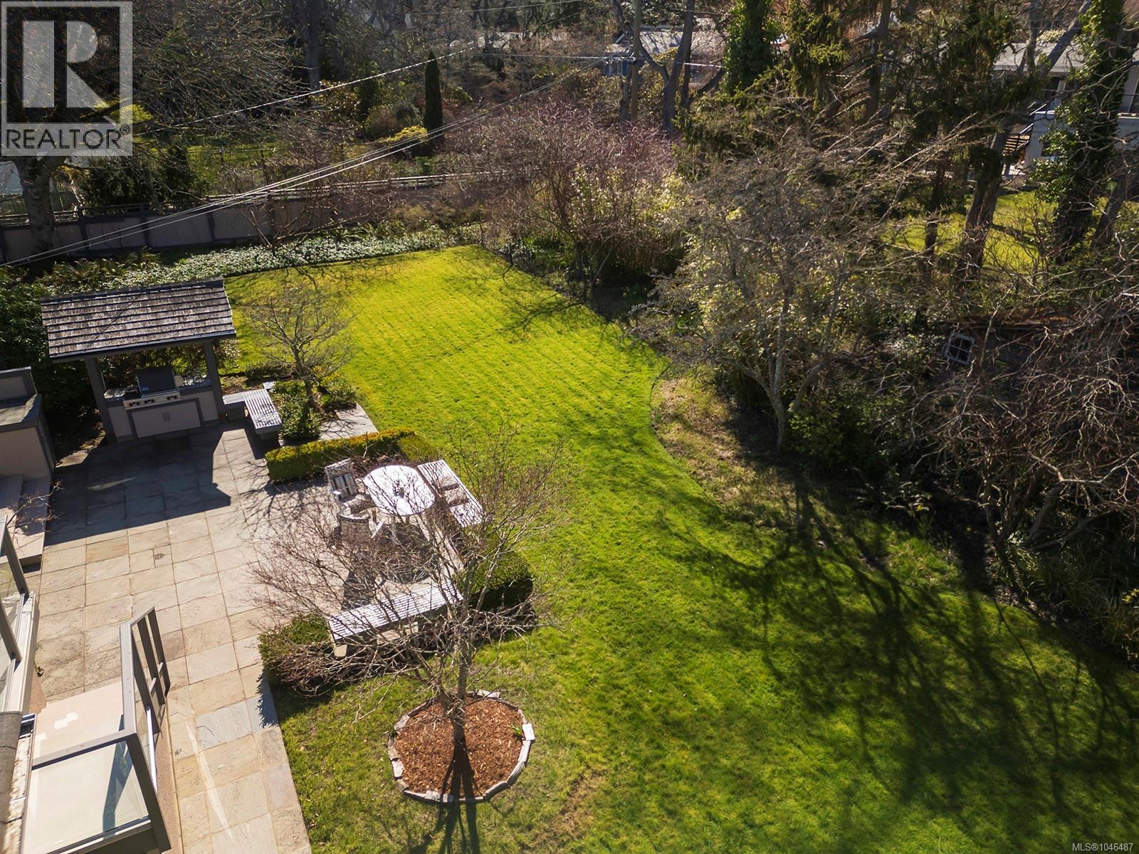 3240 Beach Dr - 39