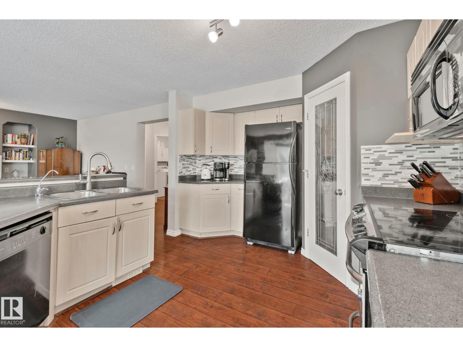 9 LANDON DR - Image 9
