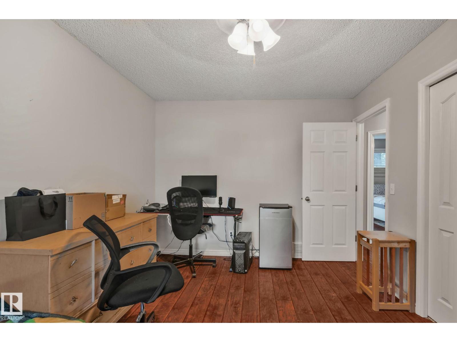 9 LANDON DR - 25