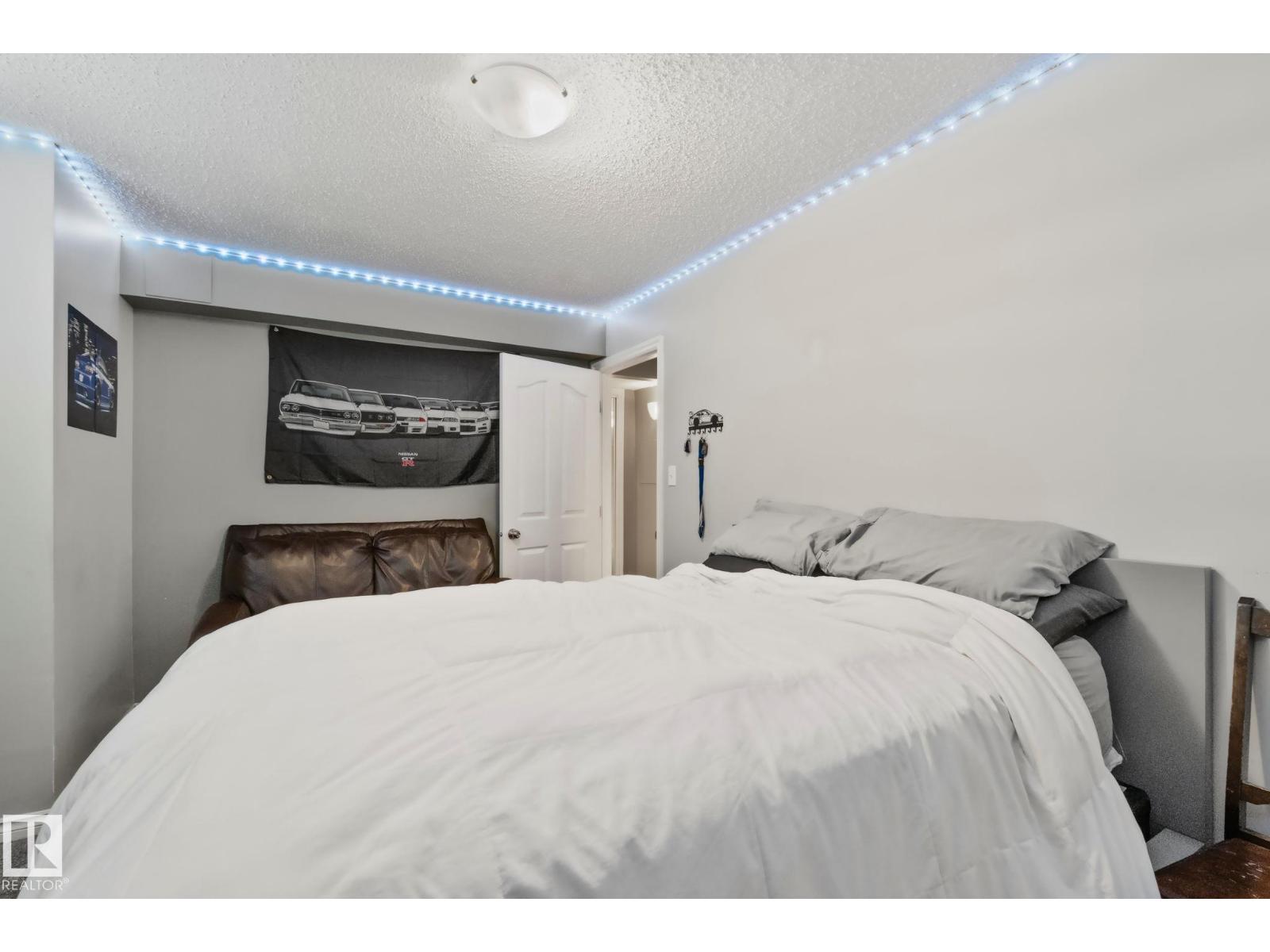 9 LANDON DR - 39