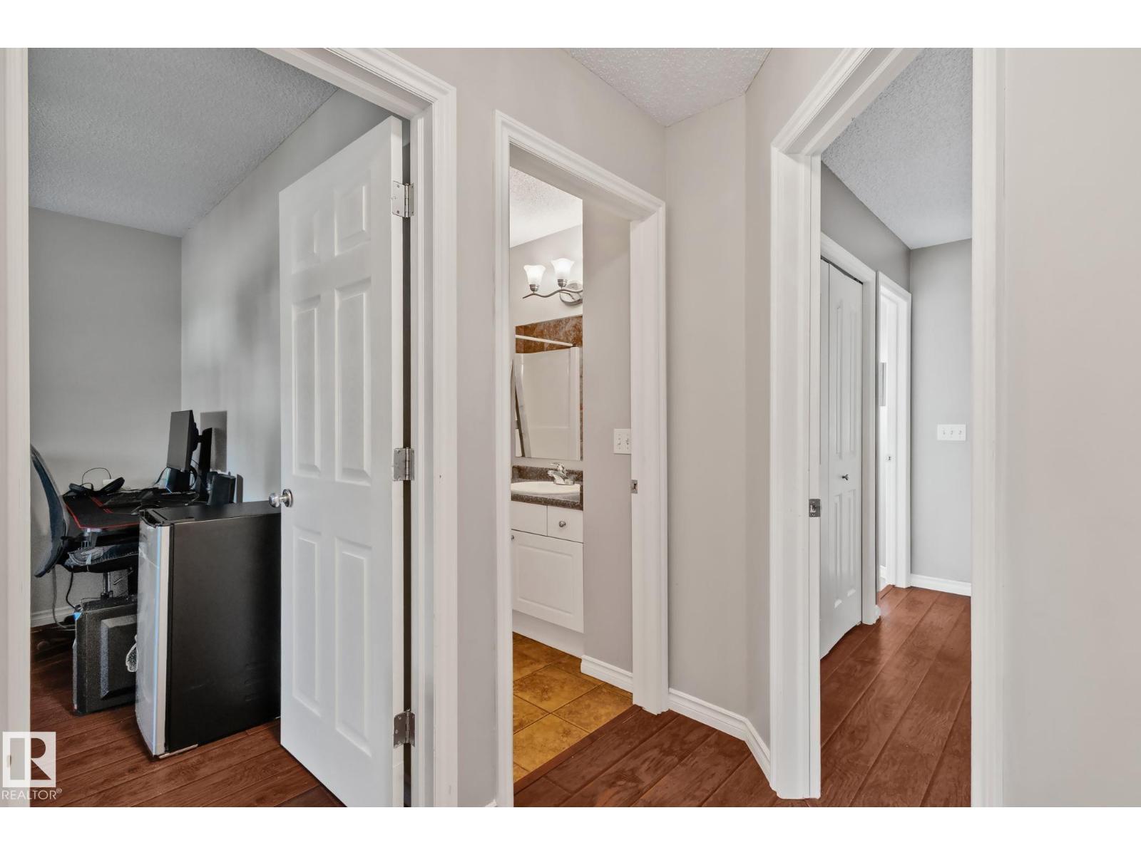9 LANDON DR - 23
