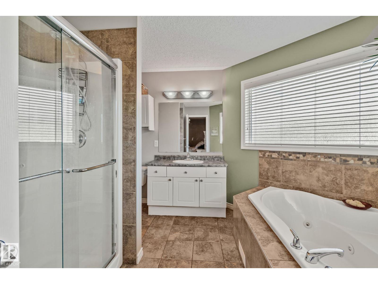 9 LANDON DR - Image 30
