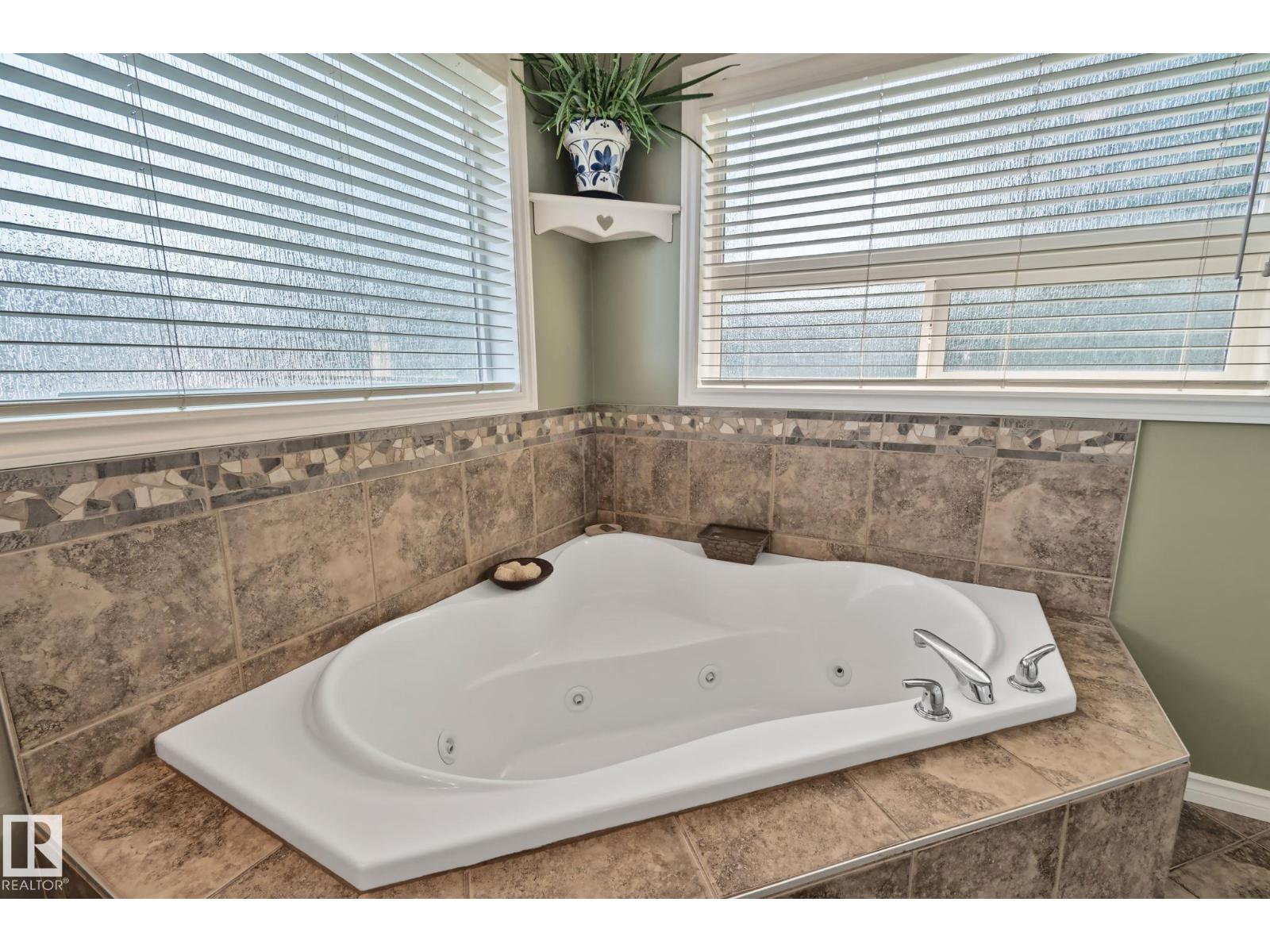 9 LANDON DR - 32