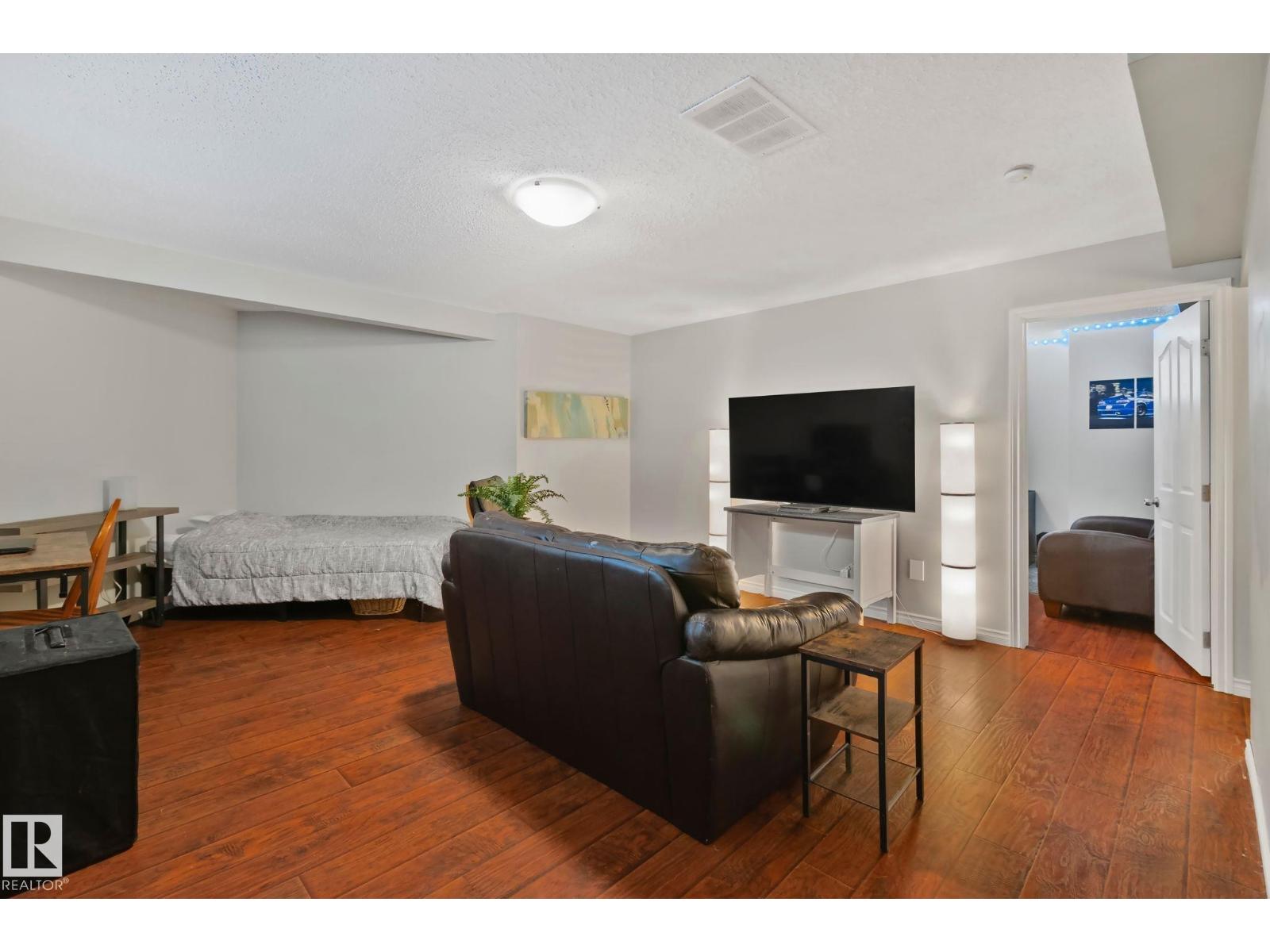 9 LANDON DR - Image 35