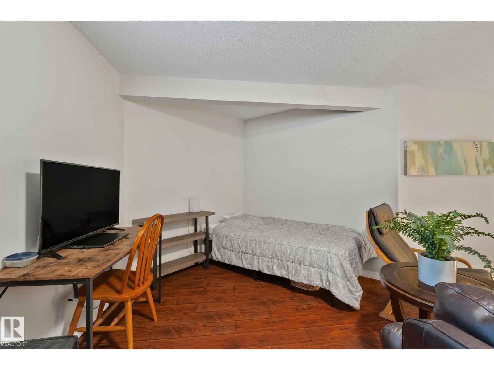 9 LANDON DR - 36