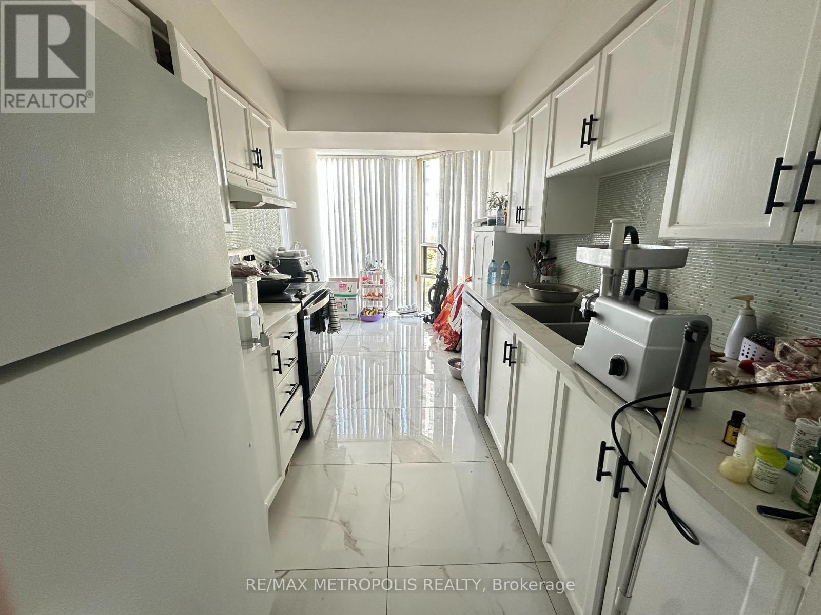 #307 350 RATHBURN ROAD W - 5