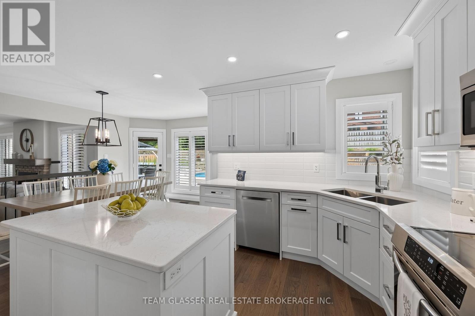 27 CHESTNUT HILL - Image 14