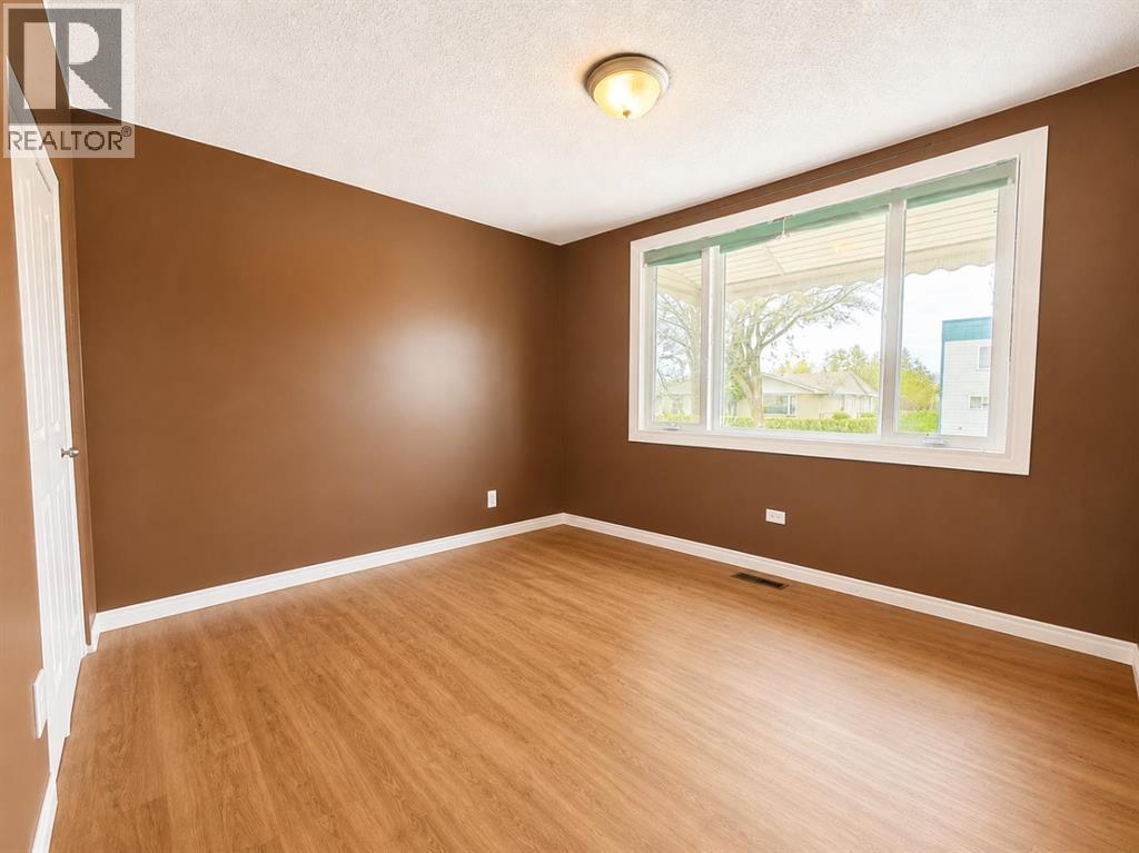 614 6 Avenue - Photo 7