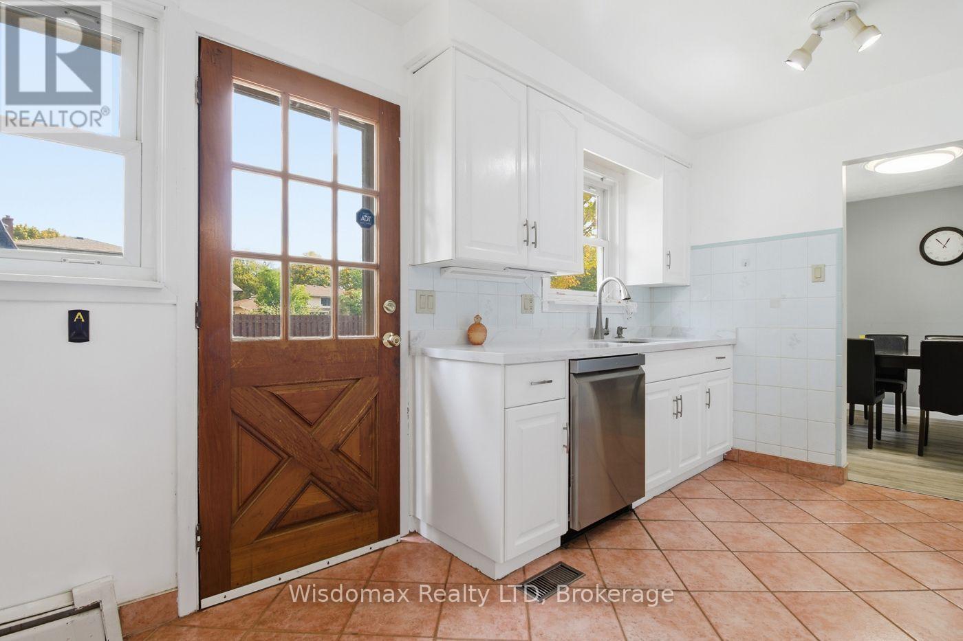 3384 BAKER CRESCENT - 14