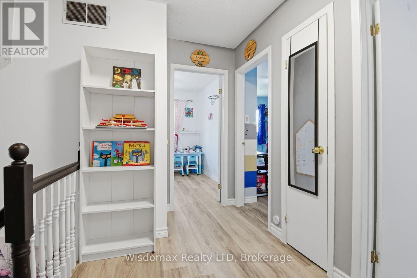 3384 BAKER CRESCENT - 19