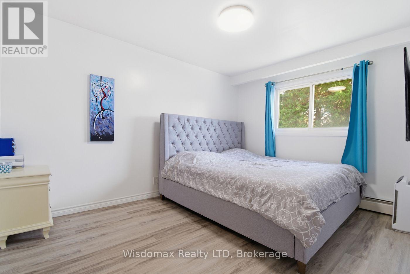3384 BAKER CRESCENT - 24