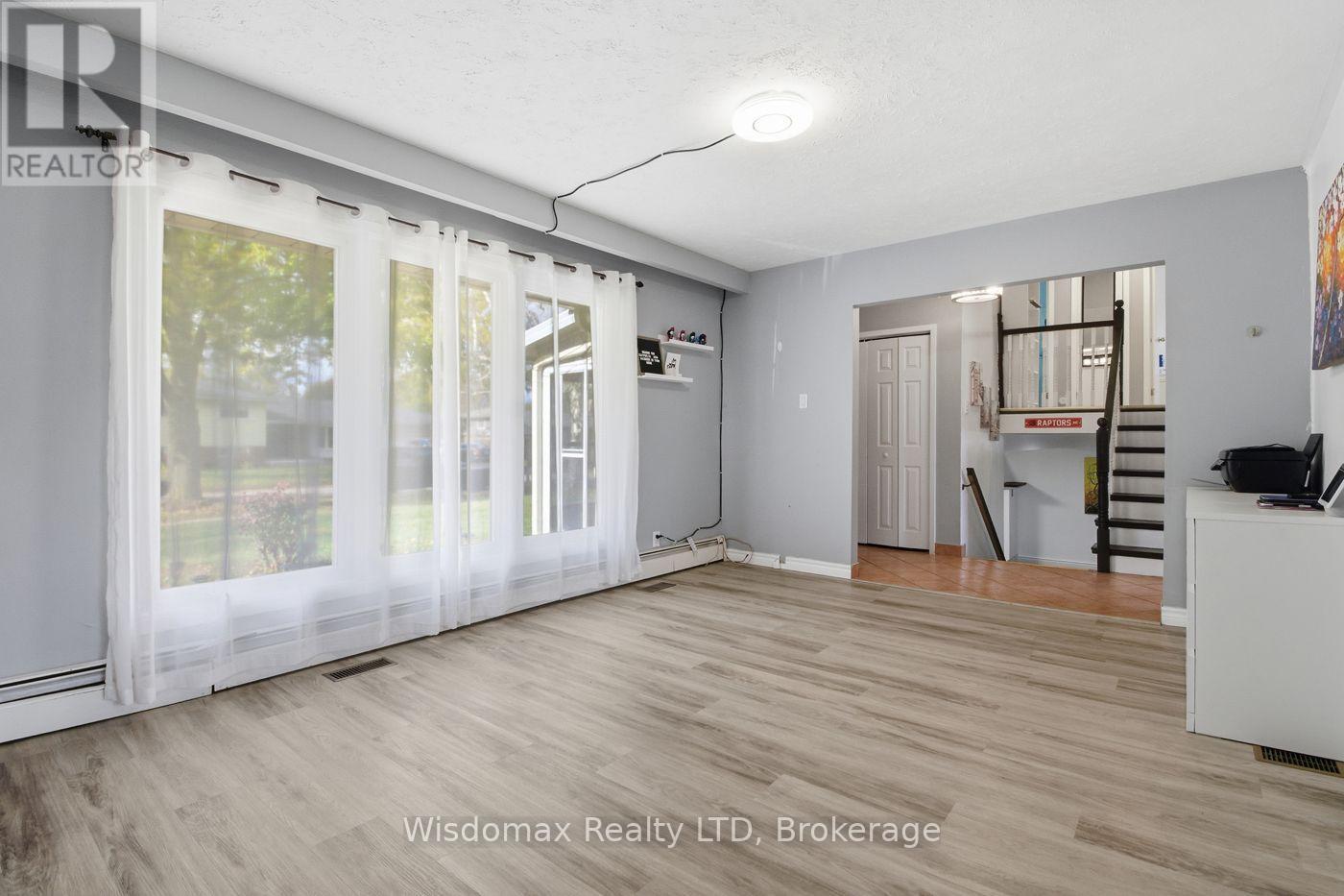 3384 BAKER CRESCENT - 6