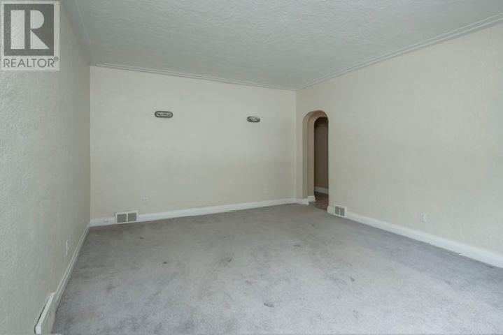 327 Brunswick Street S - 4