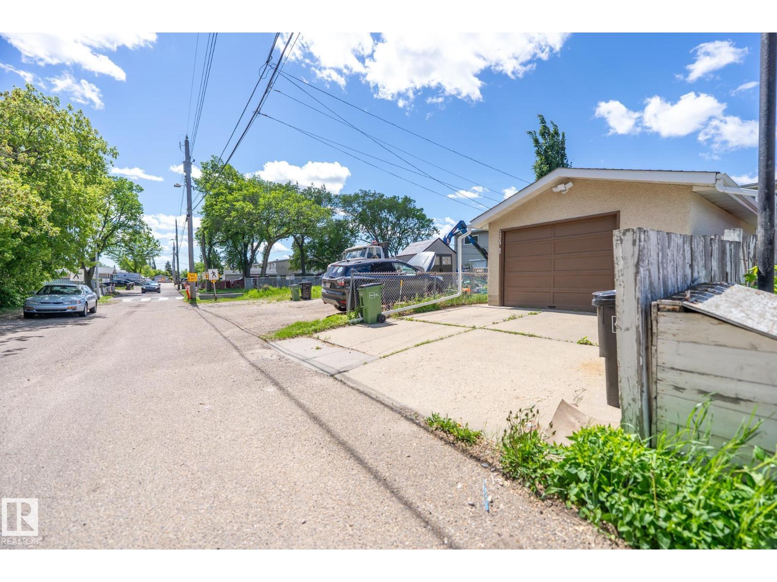 13309 85 Street NW - Photo 39