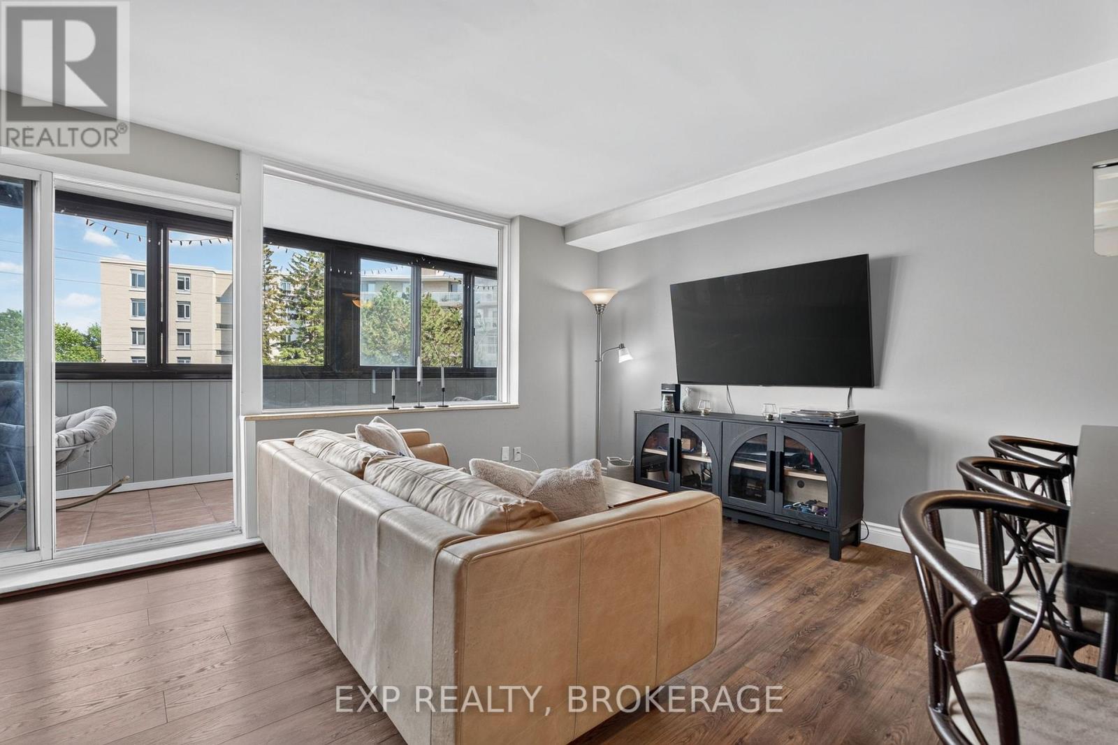 #202 2 MOWAT AVENUE - Image 10