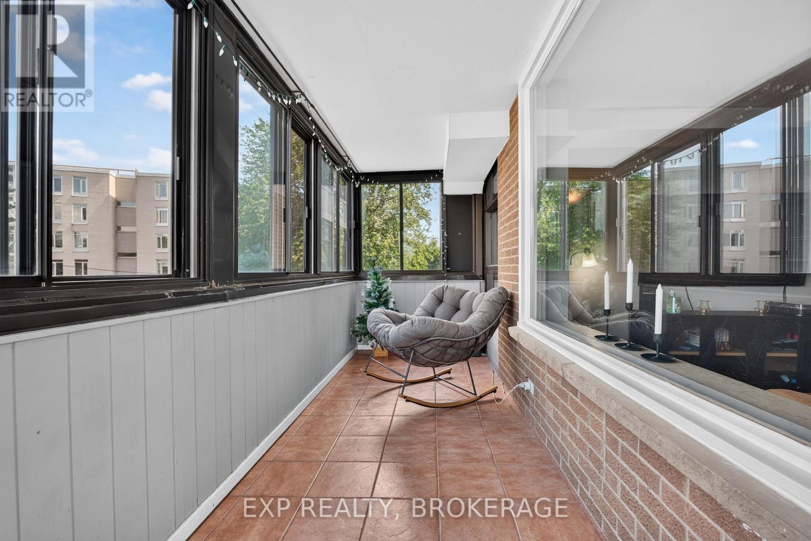#202 2 MOWAT AVENUE - Image 23