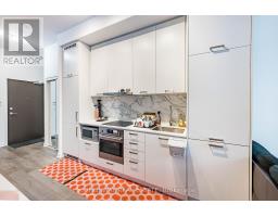 203 - 38 Honeycrisp Crescent, Vaughan, ON L4K0M7 Photo 11