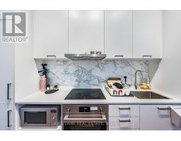 203 - 38 Honeycrisp Crescent, Vaughan, ON L4K0M7 Photo 13
