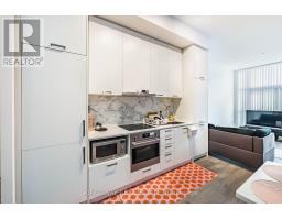 203 - 38 Honeycrisp Crescent, Vaughan, ON L4K0M7 Photo 9